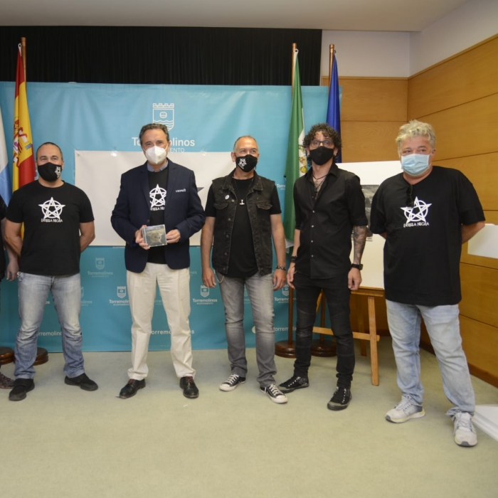 La legendaria banda Estrella Negra recopila en su primer disco treinta años de rock en Torremolinos