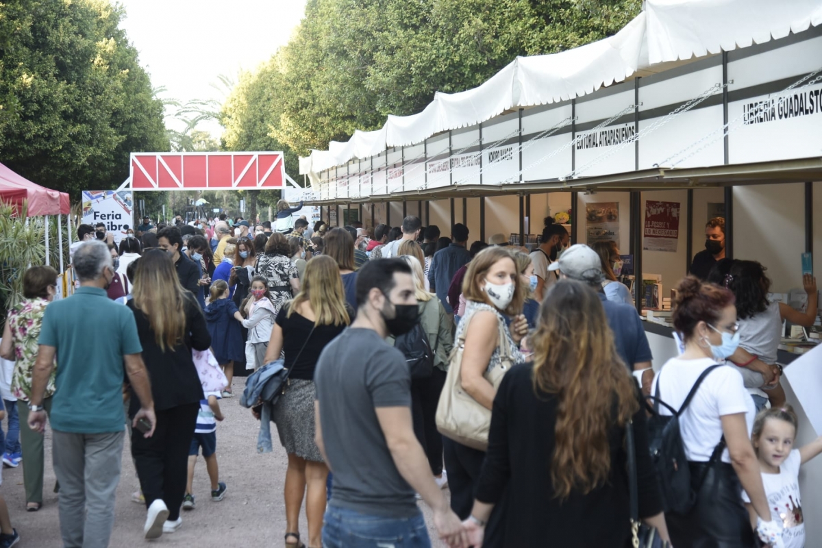 20211015195335_news_111_primer-dia-feria-libro.jpeg