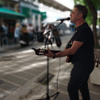 Torremolinos dobla el número de licencias para artistas callejeros